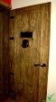 Drzwi w starym stylu - z litego drewna, ręcznie rzeźbione